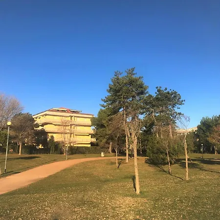 Just Steps From The 아파트 비비오네